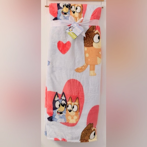 Bluey and Bingo Hearts Valentine Throw Blanket - Picture 2 of 8